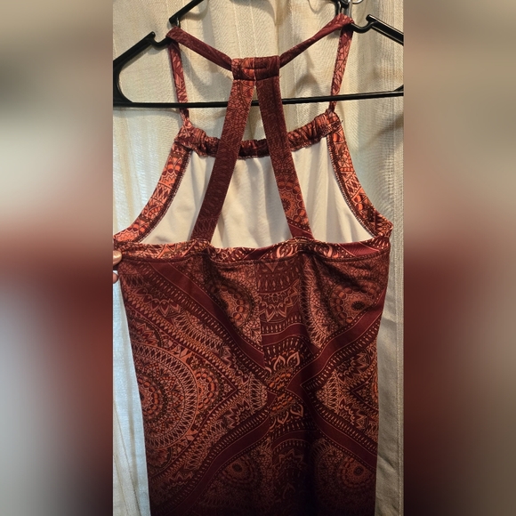 Tehama sporty womens dress, size medium, EUC. 31" in length, pit to pit: 15.5" - Picture 3 of 7